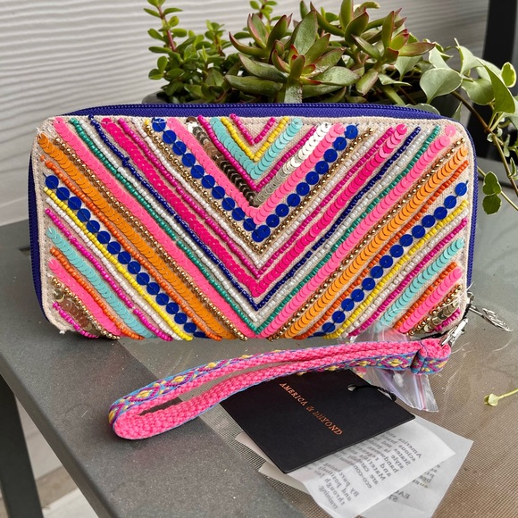 America and Beyond Beaded Wallet / Wristlet - Picture 1 of 9